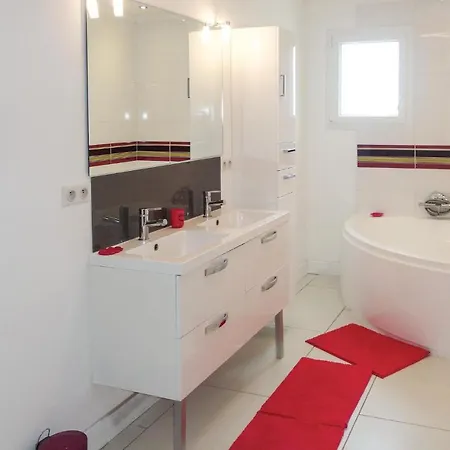 Pet Friendly In With Wifi Holiday home Ginestas